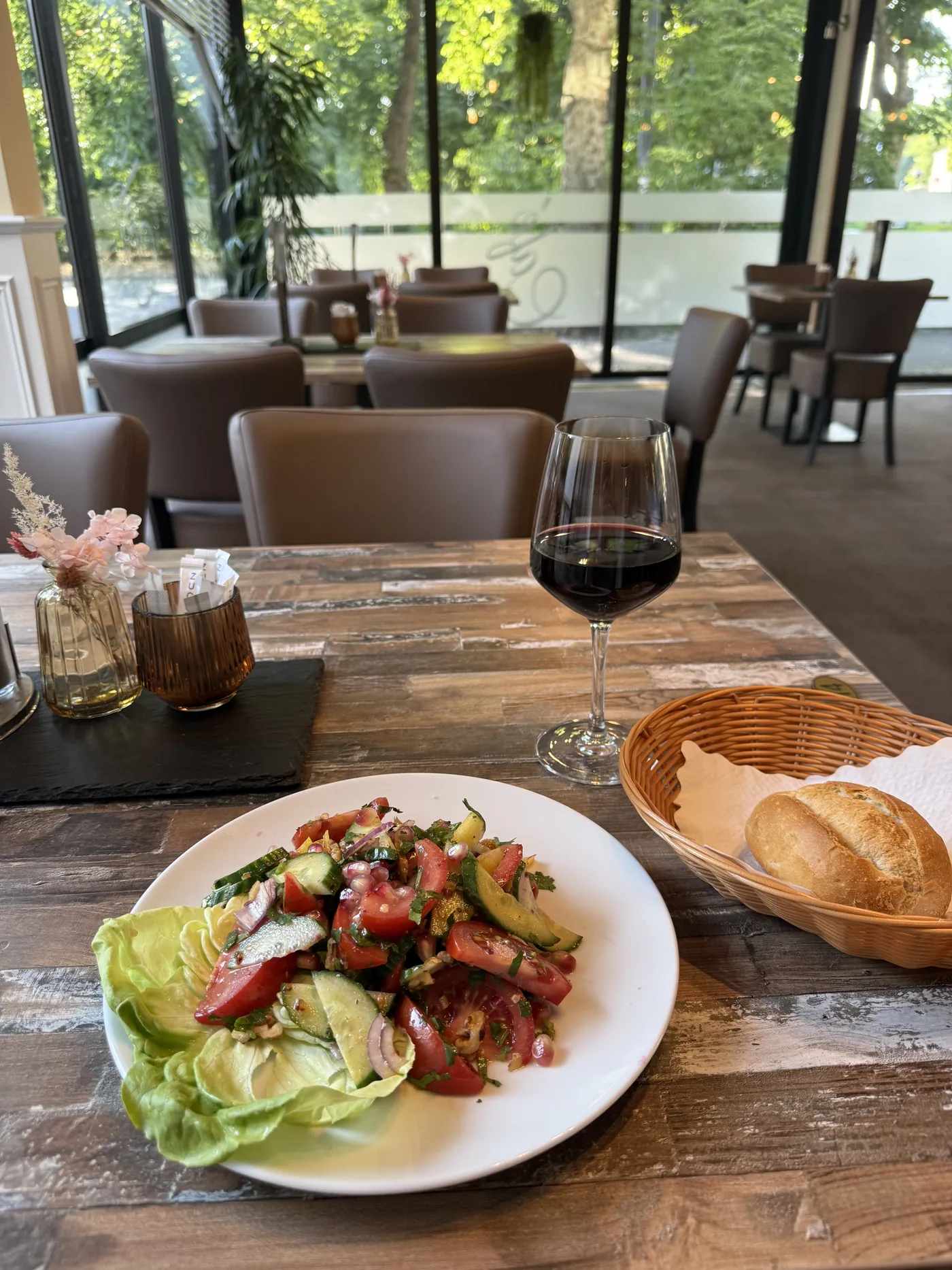 Georgischer Wein im Café Leon